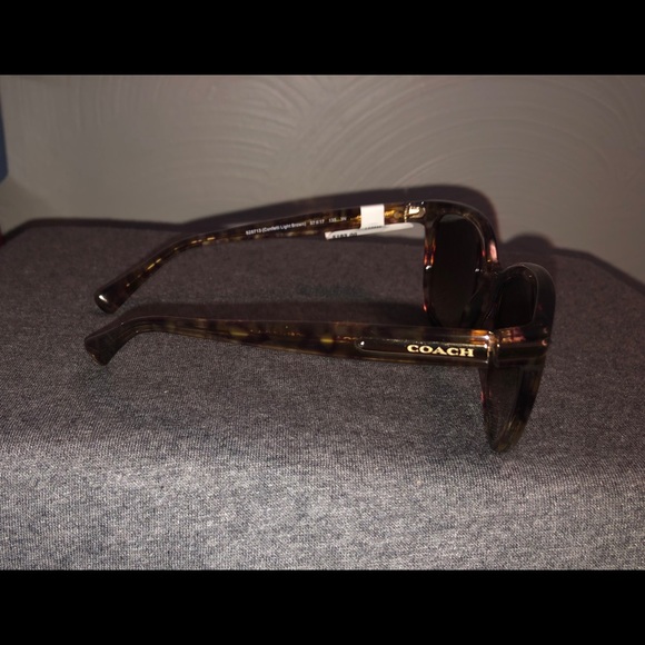 (NWT) Coach sunglasses - Picture 2 of 3